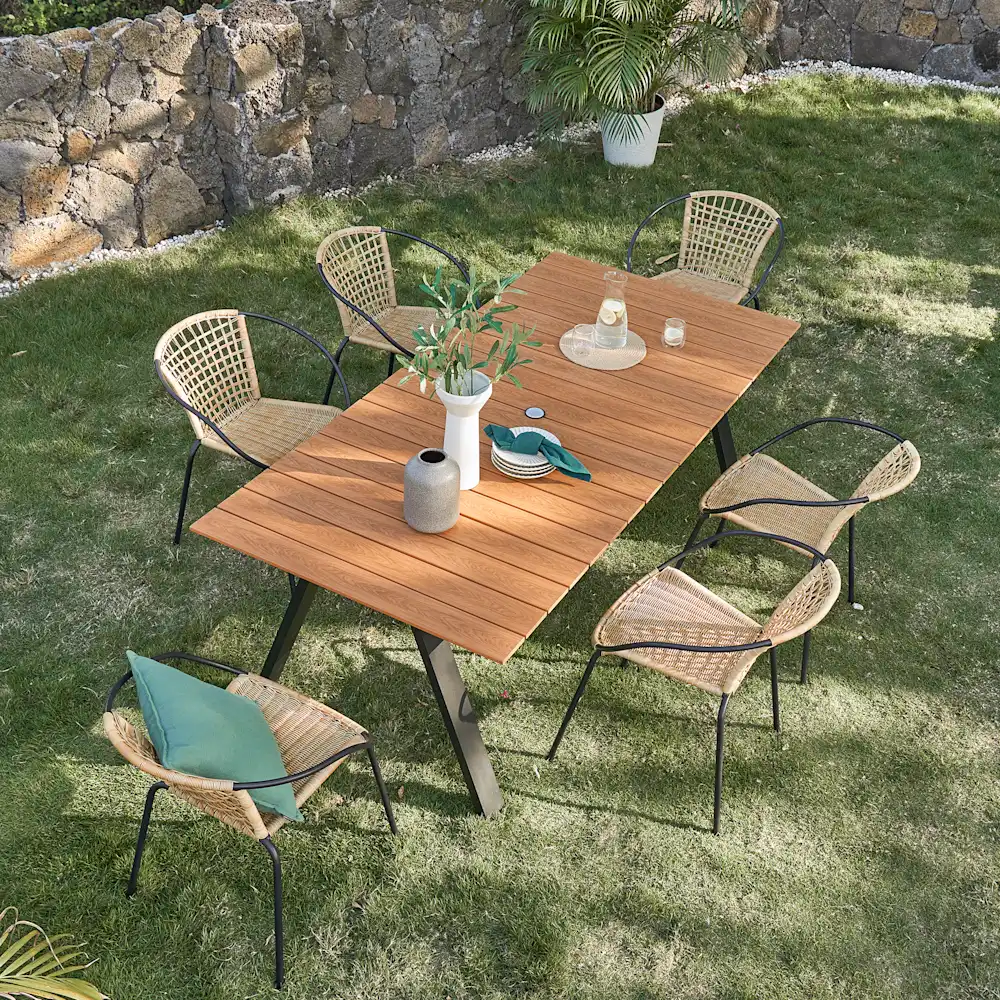 856-como-stackable-outdoor-dining-chair-set–1.jpg