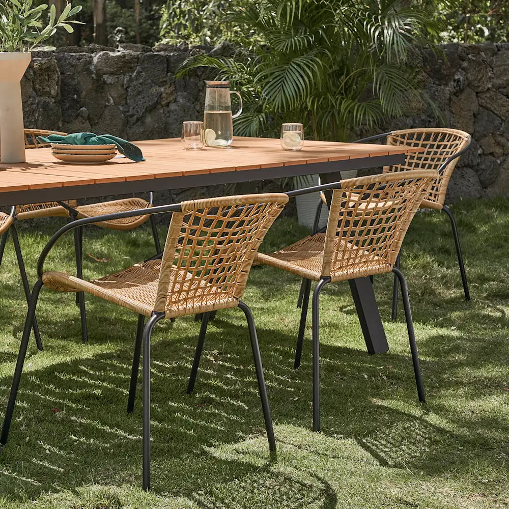 856-como-stackable-outdoor-dining-chair-set–1.jpg